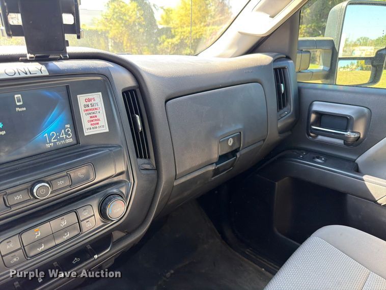 image for item DX5878 2019 Chevrolet Silverado 2500HD Crew Cab utility bed pickup truck