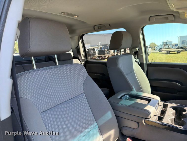 image for item DX5878 2019 Chevrolet Silverado 2500HD Crew Cab utility bed pickup truck