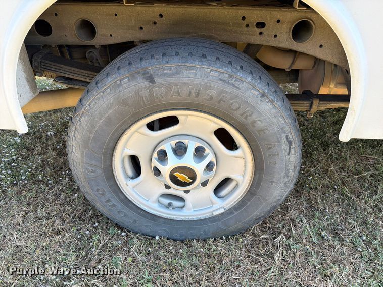 image for item DX5878 2019 Chevrolet Silverado 2500HD Crew Cab utility bed pickup truck