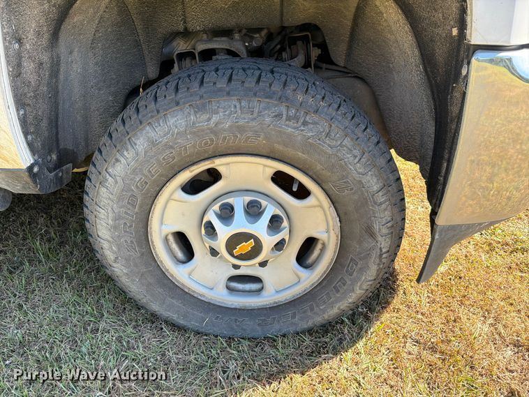 image for item DX5878 2019 Chevrolet Silverado 2500HD Crew Cab utility bed pickup truck