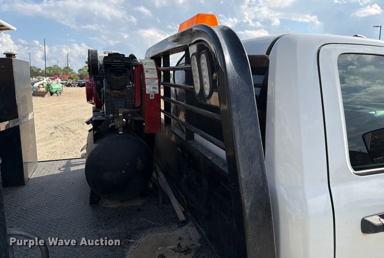 image for item DX5882 2022 RAM 3500 flatbed truck