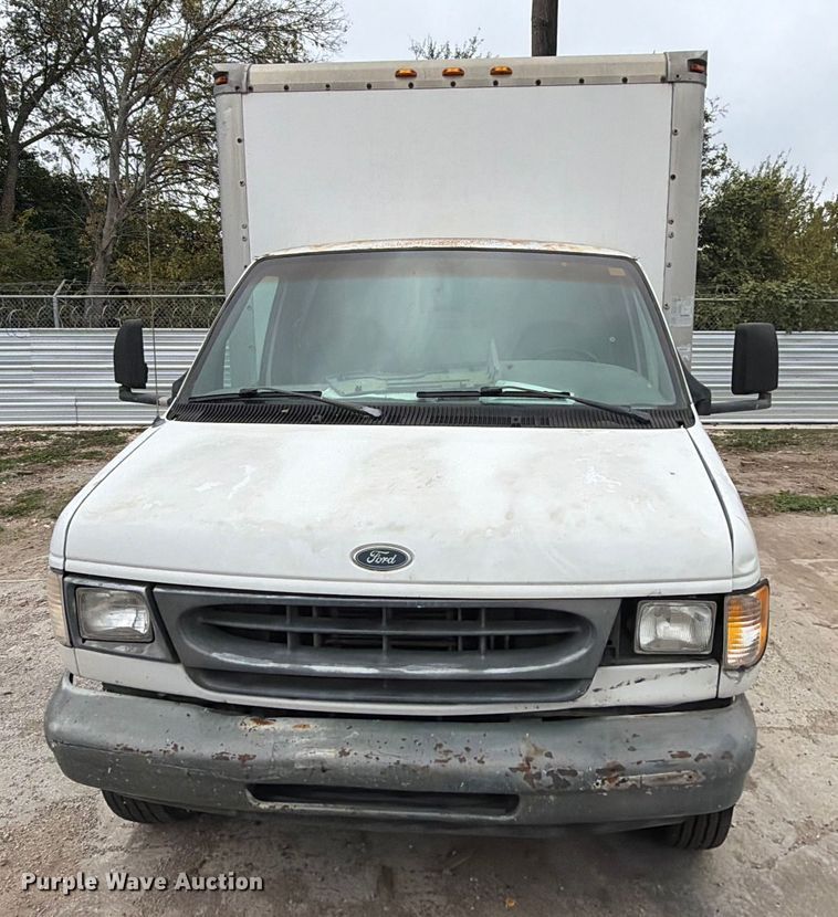 image for item DX5887 2000 Ford E350 box truck