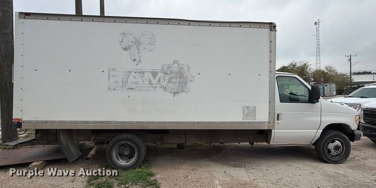 image for item DX5887 2000 Ford E350 box truck