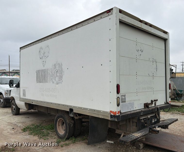 image for item DX5887 2000 Ford E350 box truck