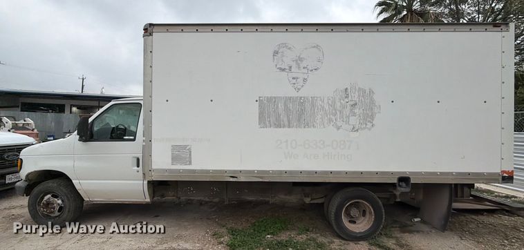 image for item DX5887 2000 Ford E350 box truck