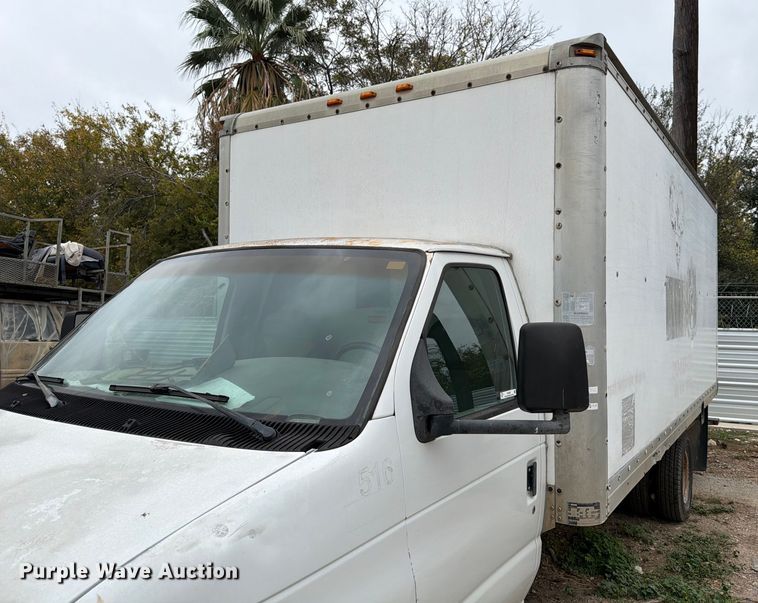 image for item DX5887 2000 Ford E350 box truck