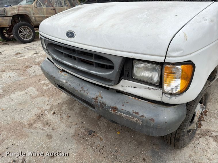image for item DX5887 2000 Ford E350 box truck