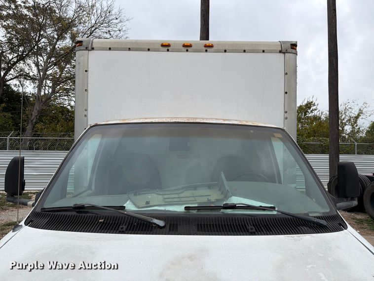 image for item DX5887 2000 Ford E350 box truck