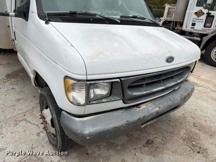 image for item DX5887 2000 Ford E350 box truck