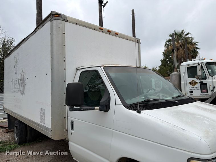 image for item DX5887 2000 Ford E350 box truck