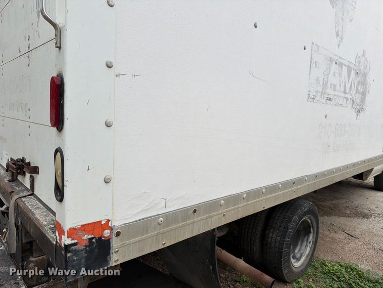 image for item DX5887 2000 Ford E350 box truck