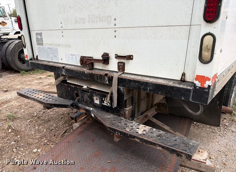 image for item DX5887 2000 Ford E350 box truck