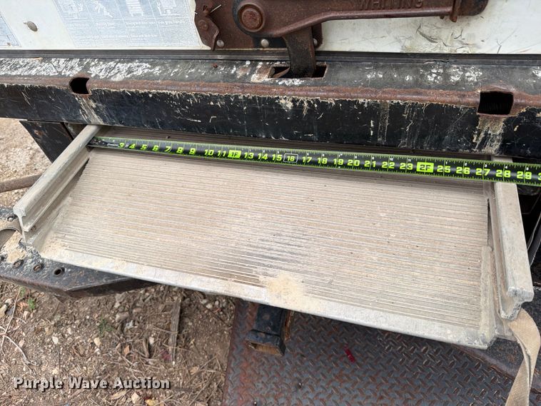 image for item DX5887 2000 Ford E350 box truck