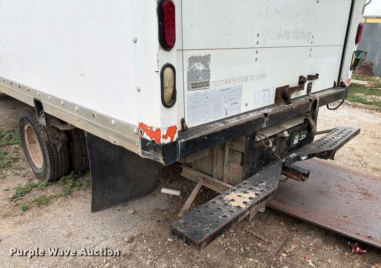 image for item DX5887 2000 Ford E350 box truck