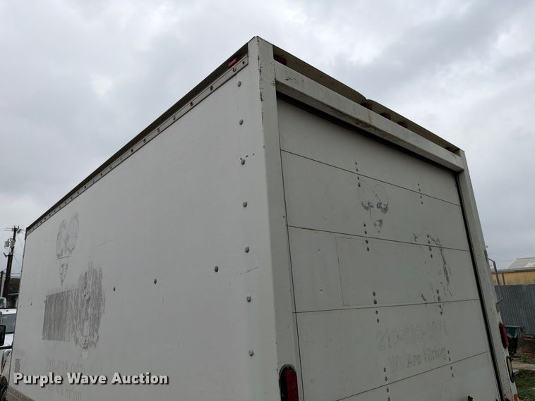 image for item DX5887 2000 Ford E350 box truck