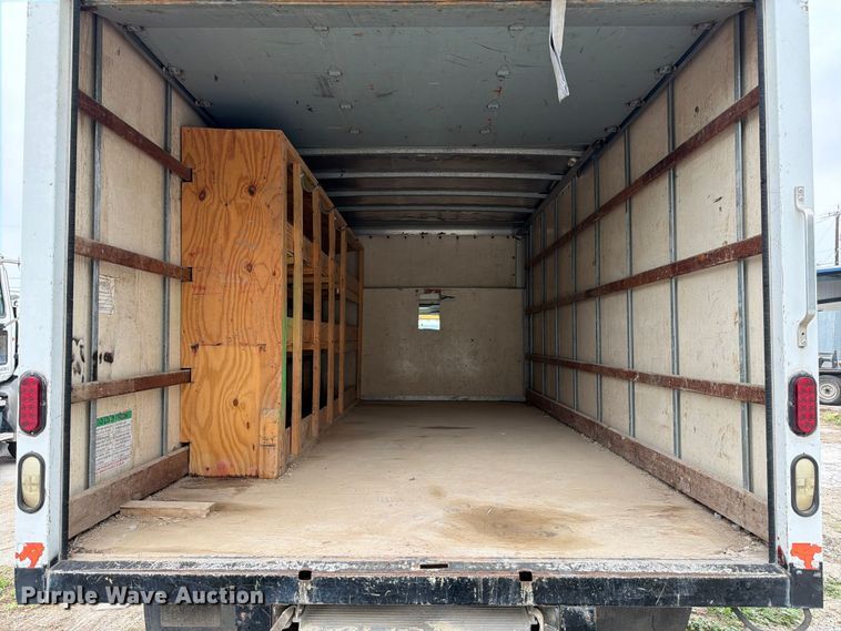 image for item DX5887 2000 Ford E350 box truck