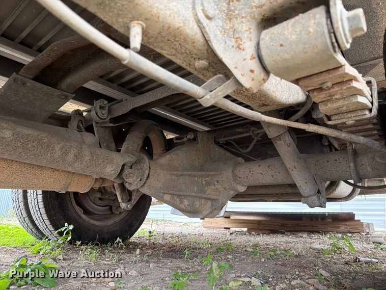 image for item DX5887 2000 Ford E350 box truck