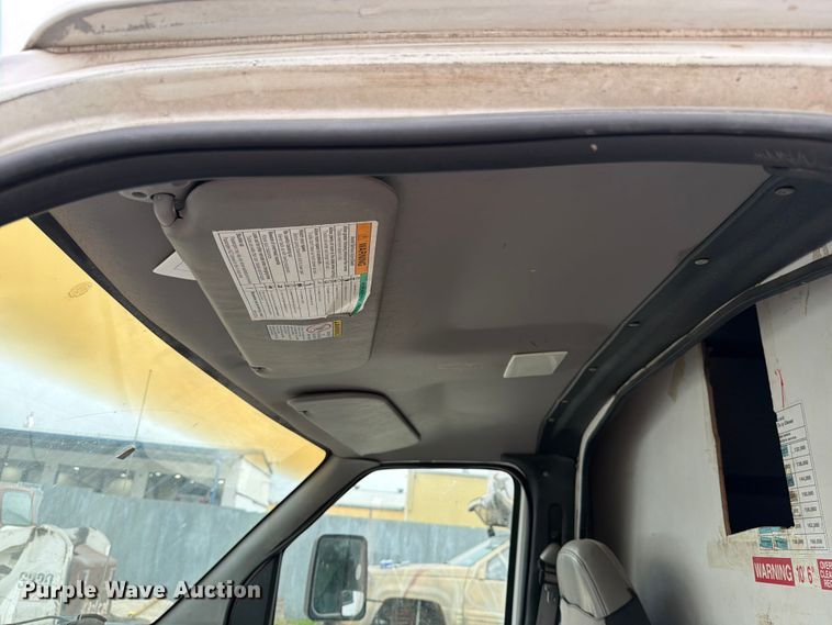 image for item DX5887 2000 Ford E350 box truck