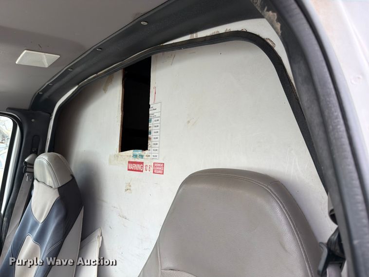 image for item DX5887 2000 Ford E350 box truck