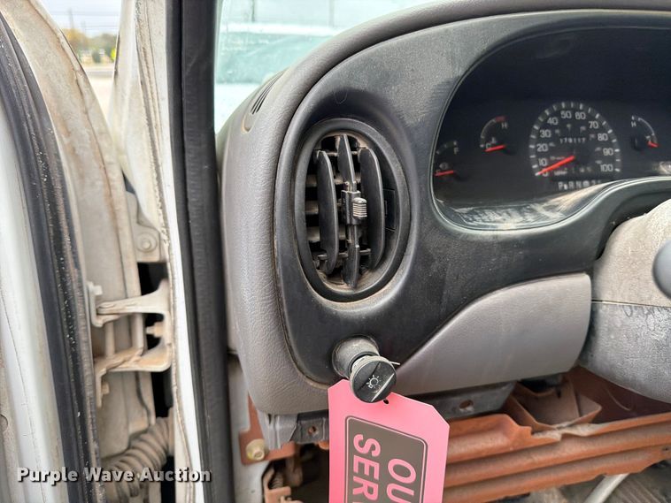 image for item DX5887 2000 Ford E350 box truck