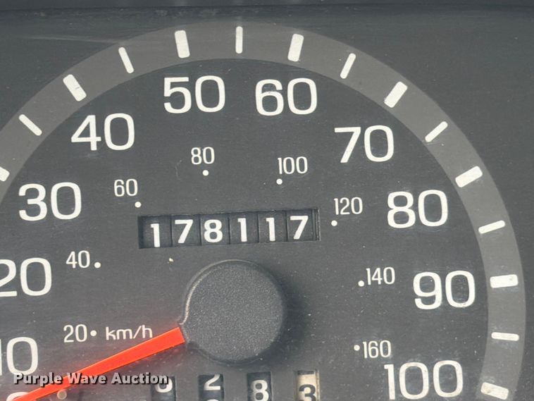 image for item DX5887 2000 Ford E350 box truck