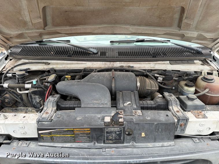 image for item DX5887 2000 Ford E350 box truck