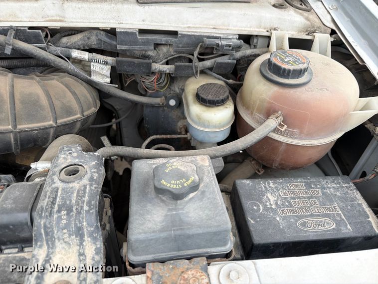 image for item DX5887 2000 Ford E350 box truck