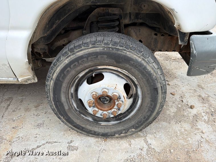 image for item DX5887 2000 Ford E350 box truck