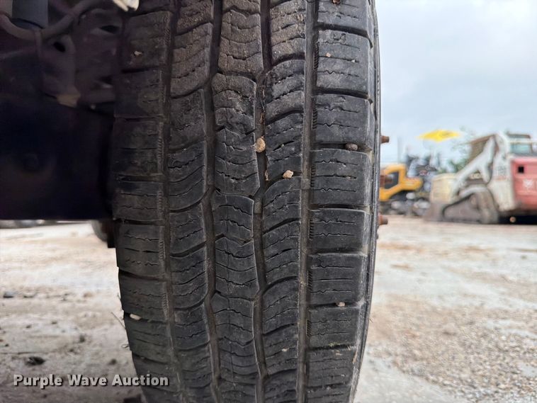 image for item DX5887 2000 Ford E350 box truck