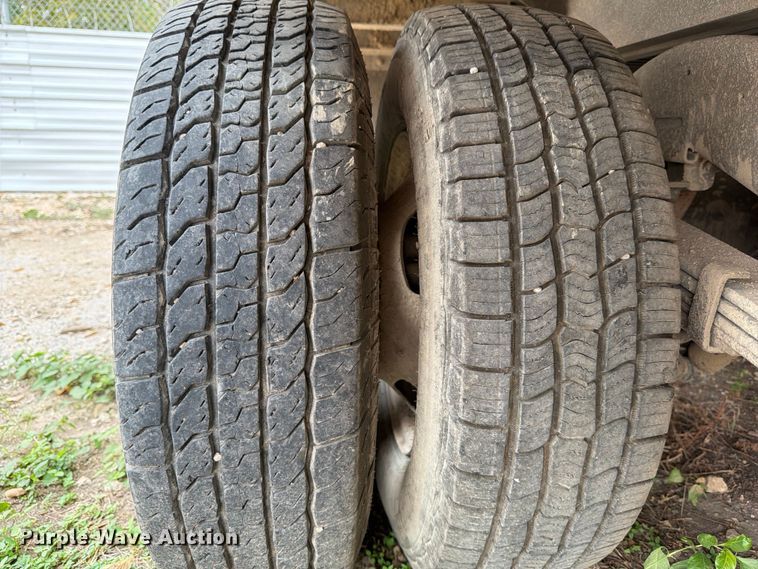 image for item DX5887 2000 Ford E350 box truck