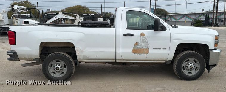 image for item DX5888 2015 Chevrolet Silverado 2500HD pickup truck