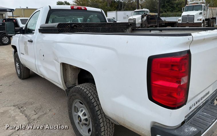 image for item DX5888 2015 Chevrolet Silverado 2500HD pickup truck