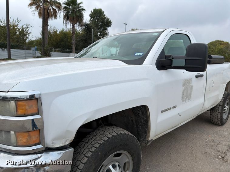 image for item DX5888 2015 Chevrolet Silverado 2500HD pickup truck
