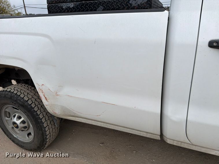 image for item DX5888 2015 Chevrolet Silverado 2500HD pickup truck