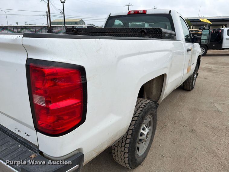 image for item DX5888 2015 Chevrolet Silverado 2500HD pickup truck