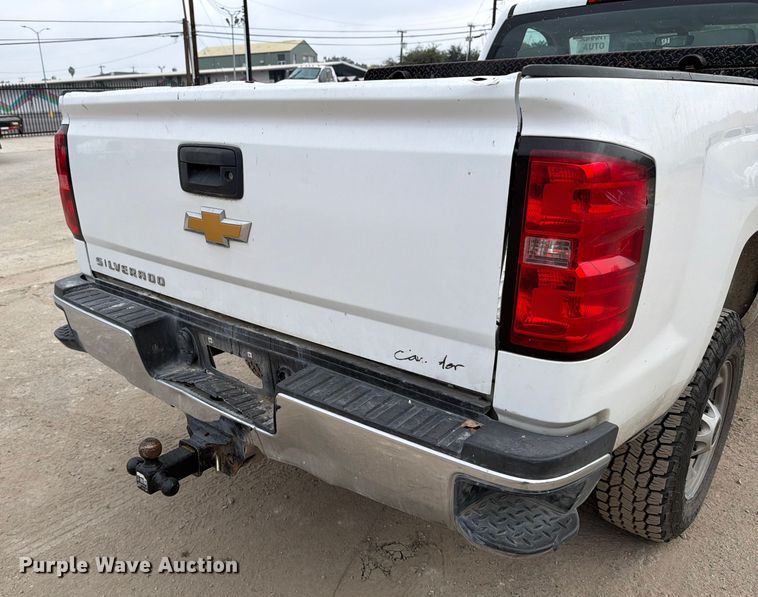 image for item DX5888 2015 Chevrolet Silverado 2500HD pickup truck
