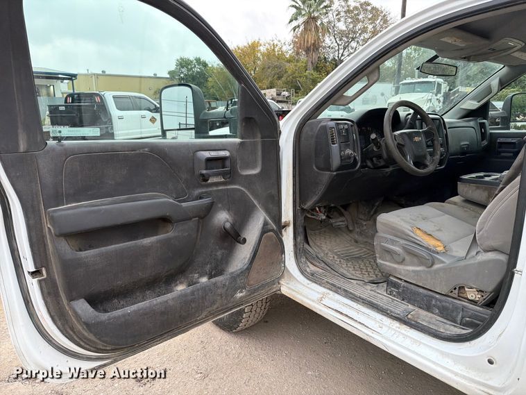 image for item DX5888 2015 Chevrolet Silverado 2500HD pickup truck