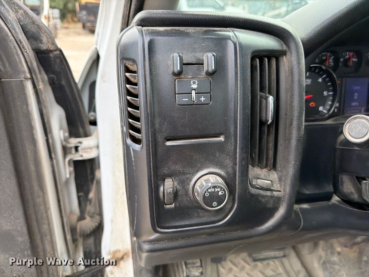 image for item DX5888 2015 Chevrolet Silverado 2500HD pickup truck