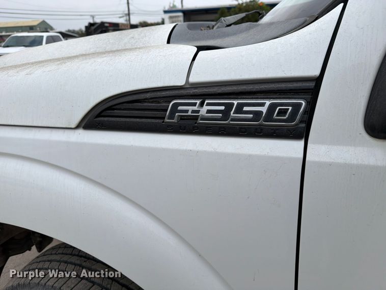 image for item DX5892 2012 Ford F350 Super Duty flatbed pickup truck