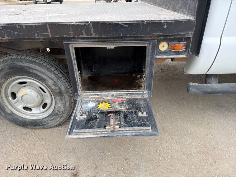 image for item DX5892 2012 Ford F350 Super Duty flatbed pickup truck