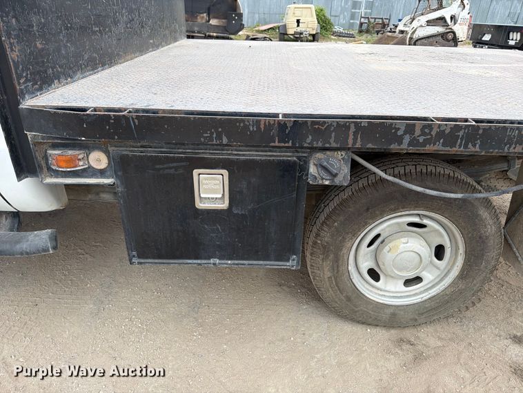 image for item DX5892 2012 Ford F350 Super Duty flatbed pickup truck