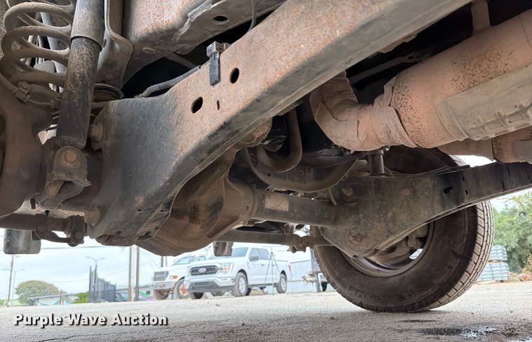 image for item DX5892 2012 Ford F350 Super Duty flatbed pickup truck