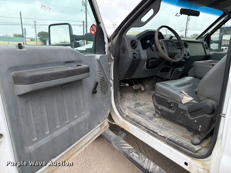 image for item DX5892 2012 Ford F350 Super Duty flatbed pickup truck