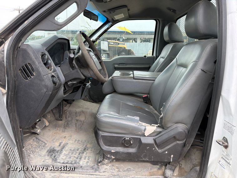 image for item DX5892 2012 Ford F350 Super Duty flatbed pickup truck