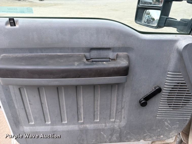 image for item DX5892 2012 Ford F350 Super Duty flatbed pickup truck