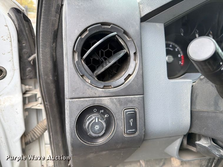 image for item DX5892 2012 Ford F350 Super Duty flatbed pickup truck