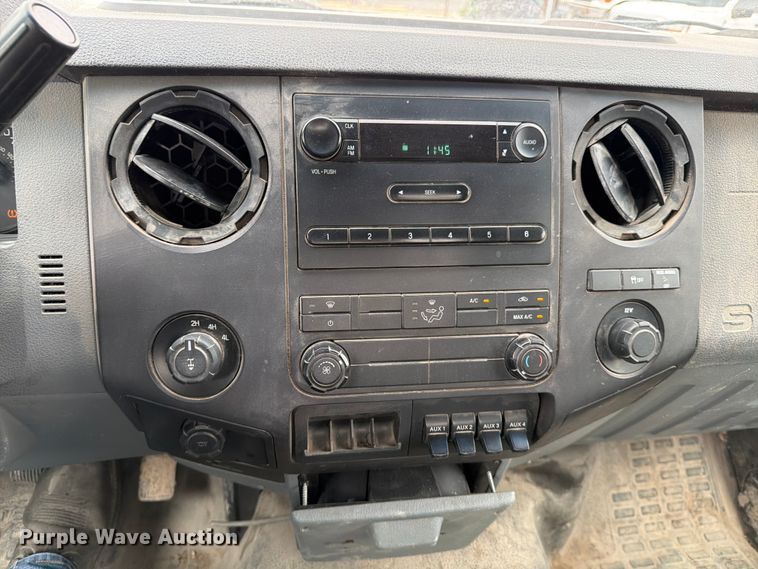 image for item DX5892 2012 Ford F350 Super Duty flatbed pickup truck