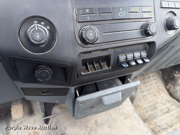 image for item DX5892 2012 Ford F350 Super Duty flatbed pickup truck