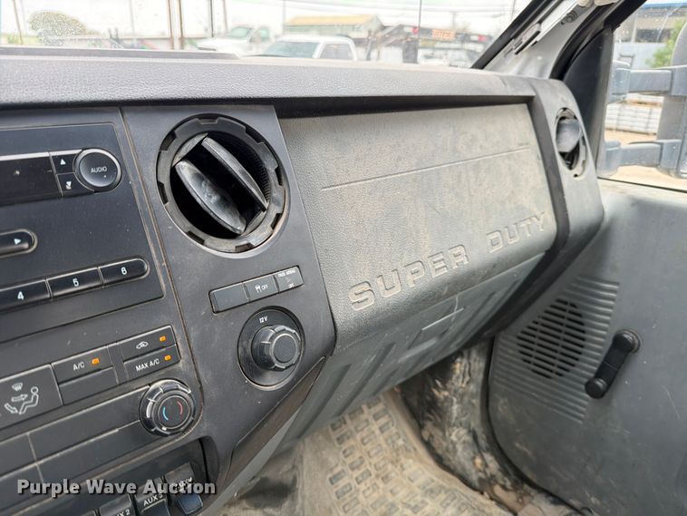 image for item DX5892 2012 Ford F350 Super Duty flatbed pickup truck