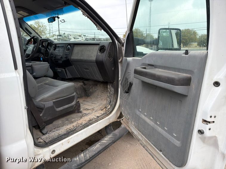 image for item DX5892 2012 Ford F350 Super Duty flatbed pickup truck